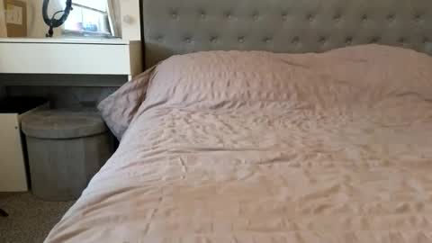 Snapshot of navyrayne chatting on 02-18-26, 09:27 Navyrein online show from 02-18-26, 09:27