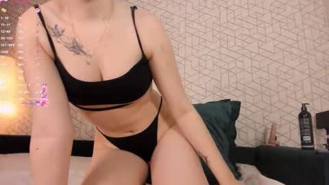 NayaValen online show from 11-25-25, 02:55