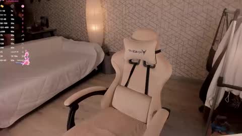 NayaValen online show from 12-16-25, 03:55