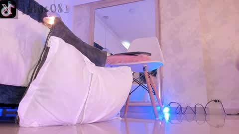 Snapshot of naylapot_ chatting on 01-11-25, 02:47 Juli online show from 01-11-25, 02:47
