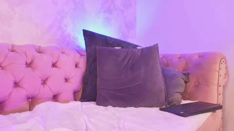 Snapshot of naylapot_ chatting on 01-17-25, 04:36 Juli online show from 01-17-25, 04:36