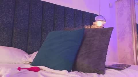 Snapshot of naylapot_ chatting on 02-08-25, 03:00 Juli online show from 02-08-25, 03:00