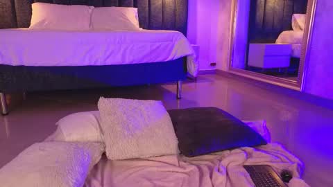 Snapshot of naylapot_ chatting on 03-11-25, 01:56 Juli online show from 03-11-25, 01:56
