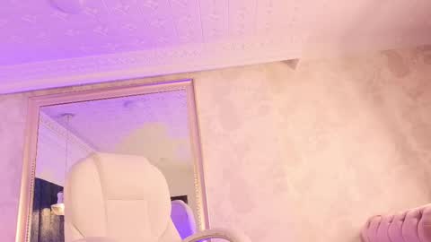 Snapshot of naylapot_ chatting on 03-12-25, 02:23 Juli online show from 03-12-25, 02:23