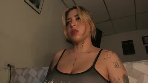 Snapshot of nazzz10 chatting on 05-09-26, 03:17 nazzz10 online show from 05-09-26, 03:17