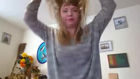 Snapshot of nealiana96 chatting on 12-04-24, 11:35 Nealiana online show from 12-04-24, 11:35