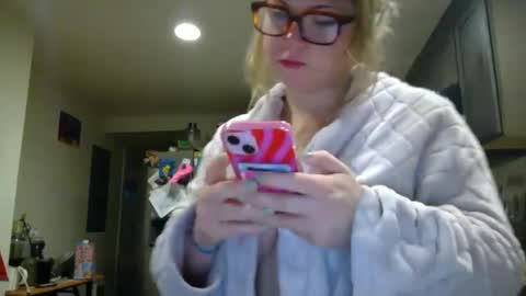 Snapshot of nealiana96 chatting on 12-05-24, 01:49 Nealiana online show from 12-05-24, 01:49