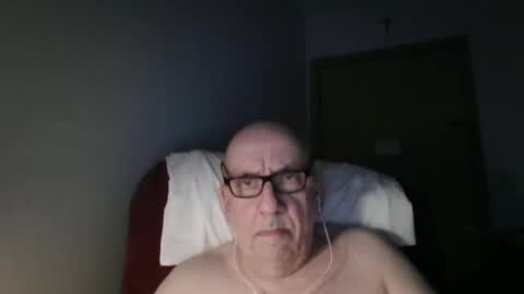 Snapshot of needlesslove chatting on 04-01-26, 01:17 Tom online show from 04-01-26, 01:17