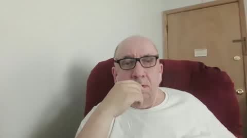 Snapshot of needlesslove chatting on 04-12-26, 06:35 Tom online show from 04-12-26, 06:35