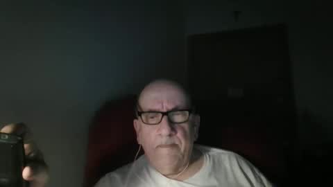 Snapshot of needlesslove chatting on 04-14-26, 12:27 Tom online show from 04-14-26, 12:27