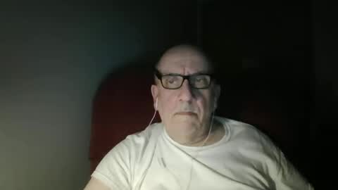 Snapshot of needlesslove chatting on 04-15-26, 01:23 Tom online show from 04-15-26, 01:23