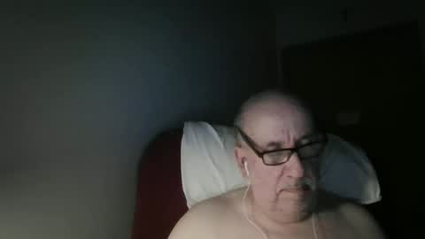 Snapshot of needlesslove chatting on 04-19-26, 01:16 Tom online show from 04-19-26, 01:16