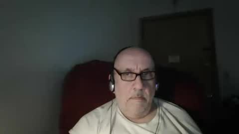 Snapshot of needlesslove chatting on 06-11-26, 11:58 Tom online show from 06-11-26, 11:58