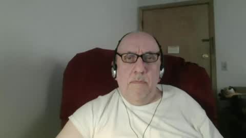 Snapshot of needlesslove chatting on 06-15-26, 11:07 Tom online show from 06-15-26, 11:07