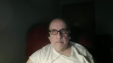 Snapshot of needlesslove chatting on 07-04-26, 01:45 Tom online show from 07-04-26, 01:45
