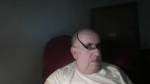 Snapshot of needlesslove chatting on 07-10-26, 12:48 Tom online show from 07-10-26, 12:48