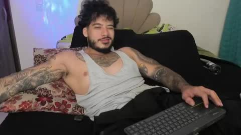 Snapshot of neeii chatting on 04-21-26, 01:07 Nei turn green online show from 04-21-26, 01:07