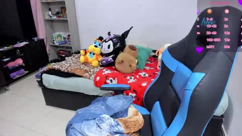 Geek Nicole    im Neeko UwU online show from 10-29-25, 04:42