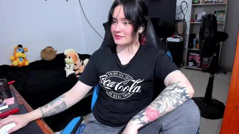 Snapshot of neeko_lol_ chatting on 04-15-26, 07:58 Geek Nicole im Neeko UwU online show from 04-15-26, 07:58