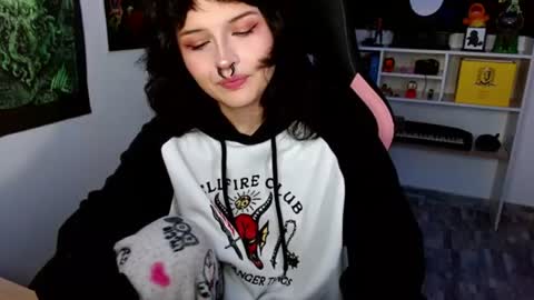 Neena Nyx online show from 06-18-26, 12:11