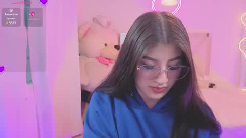 Snapshot of neftis_tay chatting on 02-22-26, 11:42 NEFTIS online show from 02-22-26, 11:42