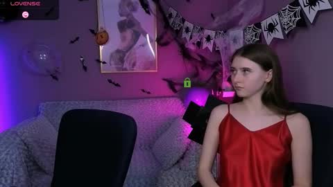 Snapshot of nekky_mouse chatting on 10-23-25, 12:10 Meow online show from 10-23-25, 12:10