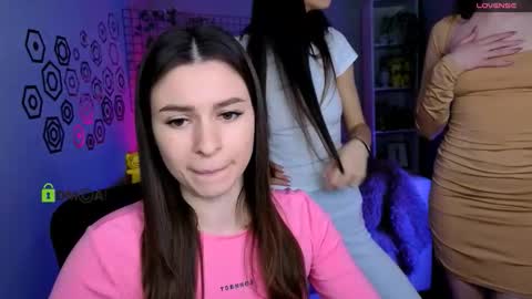 Snapshot of nekky_mouse chatting on 11-07-25, 10:59 Meow online show from 11-07-25, 10:59