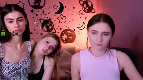 Snapshot of nekky_mouse chatting on 06-09-26, 04:07 Meow online show from 06-09-26, 04:07