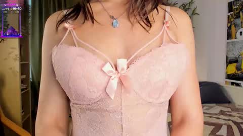 Vicky and Beatrice online show from 09-21-25, 07:10