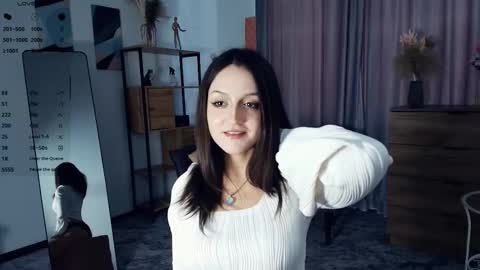 Vicky and Beatrice online show from 10-22-25, 08:14