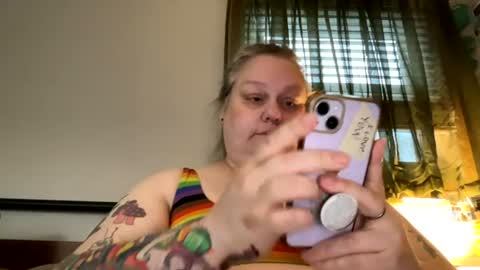 Snapshot of nellatlas chatting on 06-17-26, 02:29 Nellie Atlas online show from 06-17-26, 02:29