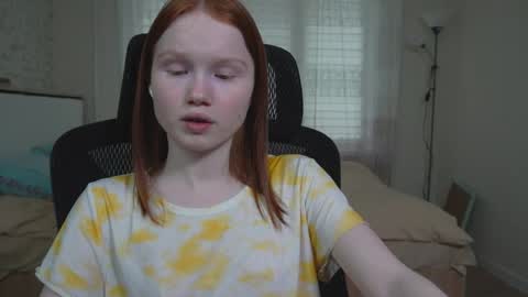 Snapshot of nellie_baby chatting on 04-27-26, 02:15 Nellie online show from 04-27-26, 02:15