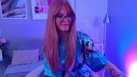 Snapshot of nellloyns chatting on 02-09-25, 05:43 Nelly online show from 02-09-25, 05:43