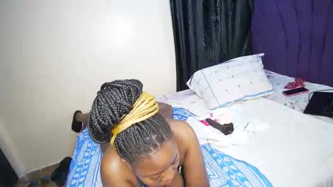 nellyeluxe online show from 12-16-25, 05:45