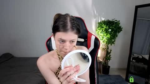 Snapshot of nellysunrise_1 chatting on 10-30-25, 12:12 nellysunrise_1 online show from 10-30-25, 12:12