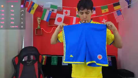 Snapshot of neo_twink chatting on 06-17-26, 07:04 just Daniel online show from 06-17-26, 07:04