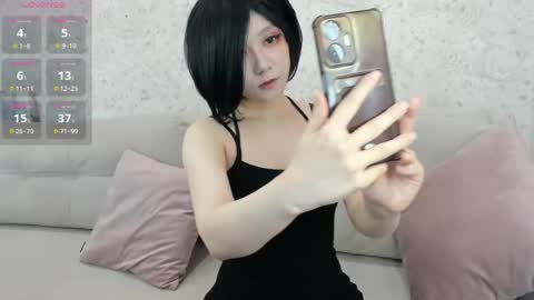 Snapshot of neonkoi chatting on 05-24-26, 11:37 Luna online show from 05-24-26, 11:37
