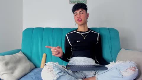 Snapshot of neoraptis chatting on 01-17-25, 08:11 NeoRaptis jhonatan online show from 01-17-25, 08:11