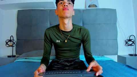 Snapshot of neoraptis chatting on 02-13-25, 08:13 NeoRaptis jhonatan online show from 02-13-25, 08:13