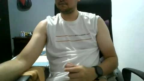 Snapshot of nerdxxx94 chatting on 06-12-26, 04:55 MrBull online show from 06-12-26, 04:55