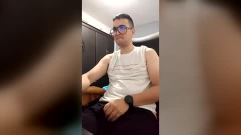 Snapshot of nerdxxx94 chatting on 08-06-26, 03:41 MrBull online show from 08-06-26, 03:41