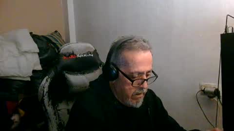 Snapshot of neron401 chatting on 04-19-26, 08:33 neron401 online show from 04-19-26, 08:33