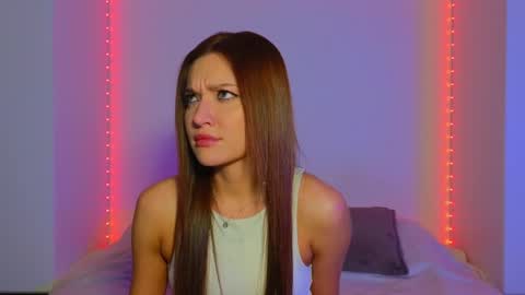 Snapshot of nessarosse chatting on 01-19-25, 06:10 Nessa online show from 01-19-25, 06:10