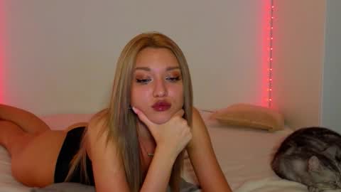 Snapshot of nessarosse chatting on 11-14-25, 08:18 Nessa online show from 11-14-25, 08:18