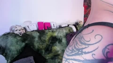 Snapshot of nesuko_evil chatting on 06-24-26, 05:28 Marie online show from 06-24-26, 05:28