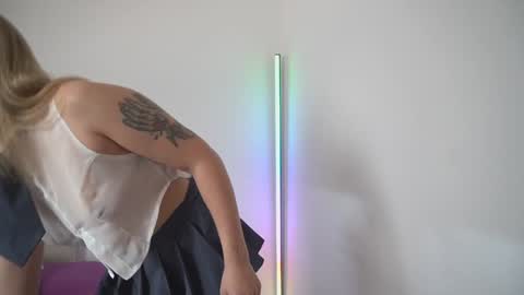 Snapshot of new_dee chatting on 11-10-25, 09:47 new dee online show from 11-10-25, 09:47