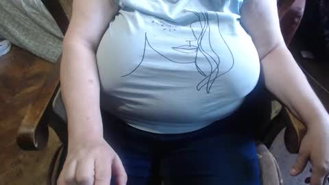 Lilly  online show from 09-23-25, 03:04