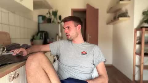 Snapshot of newbief chatting on 03-08-25, 12:30 Finnr online show from 03-08-25, 12:30