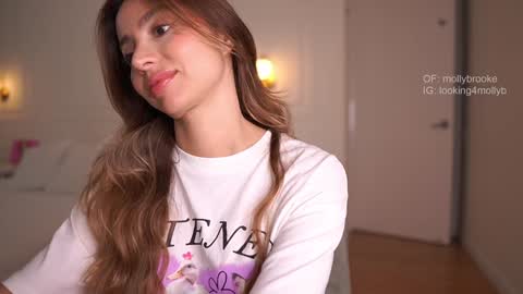 Snapshot of newmollybrooke chatting on 09-22-25, 11:51  all my links Here online show from 09-22-25, 11:51