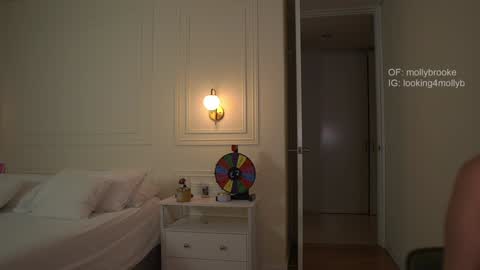 Snapshot of newmollybrooke chatting on 09-24-25, 11:08  all my links Here online show from 09-24-25, 11:08